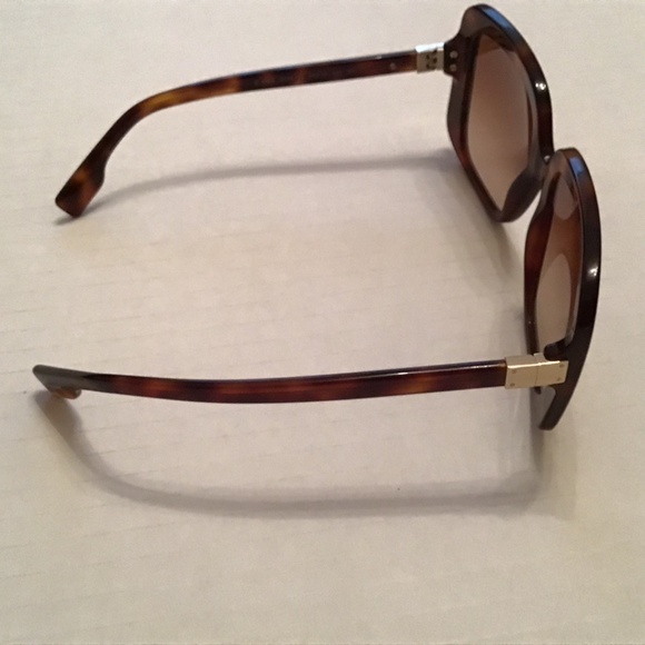 🔥 SALE🔥Authentic Burberry Havana Brown Sunglasses With Case/Box - Picture 3 of 5